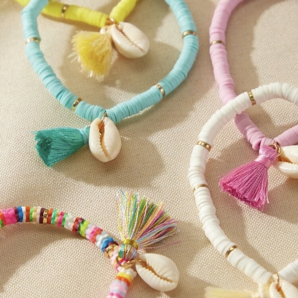 Seashell and tassel charm bead bracelet - Picture 3 of 3